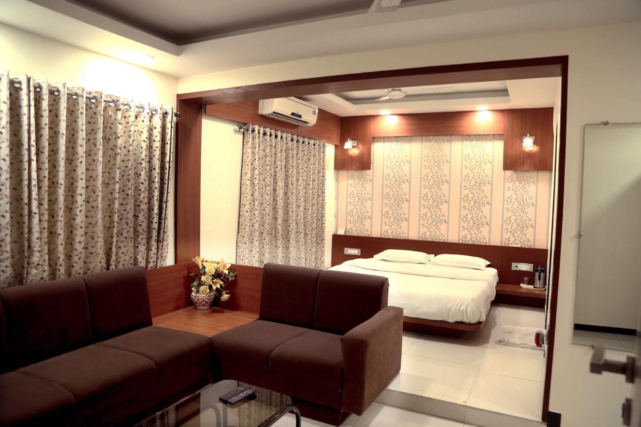 Hotel Regency Jāmnagar 외부 사진